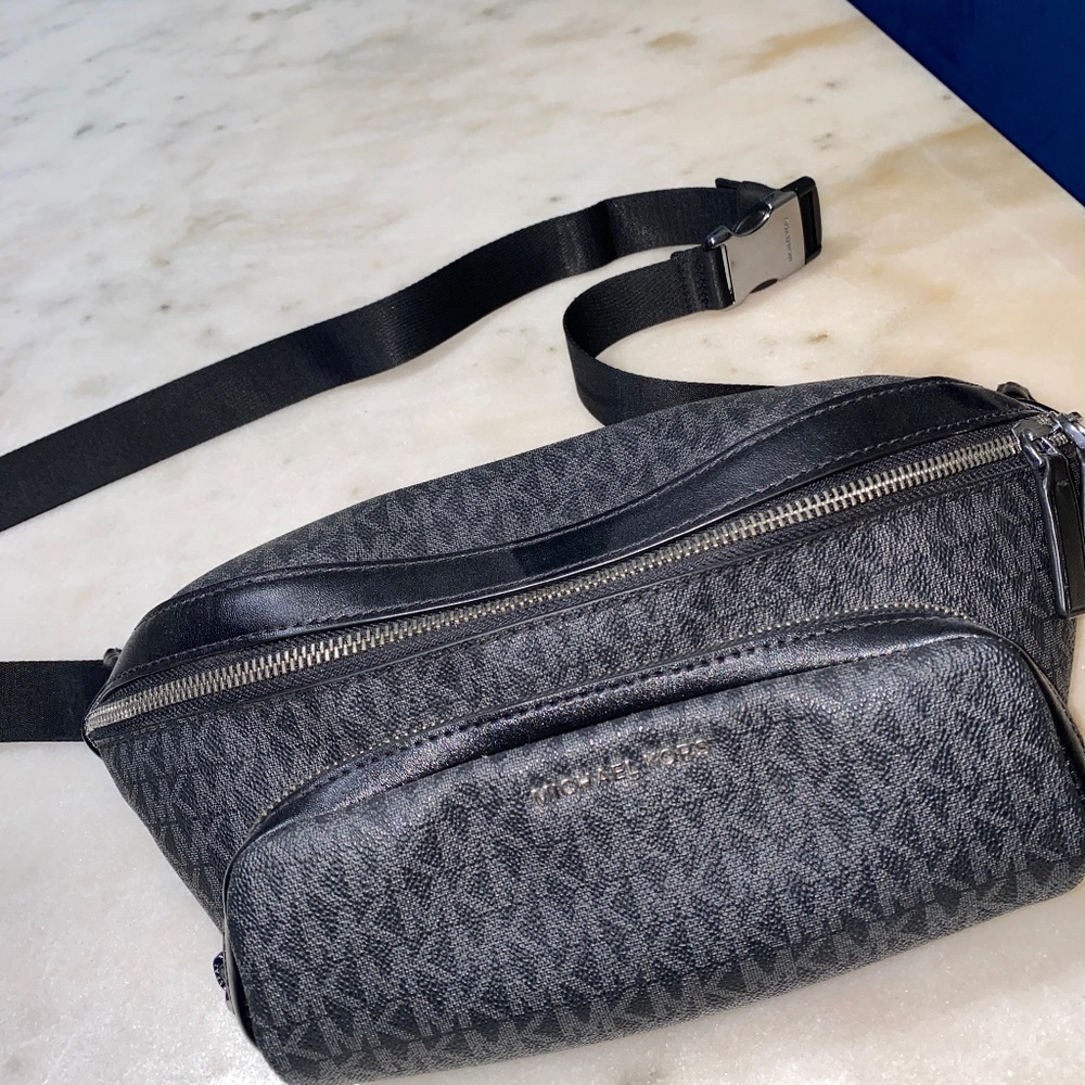 Michael Kors Sling bag